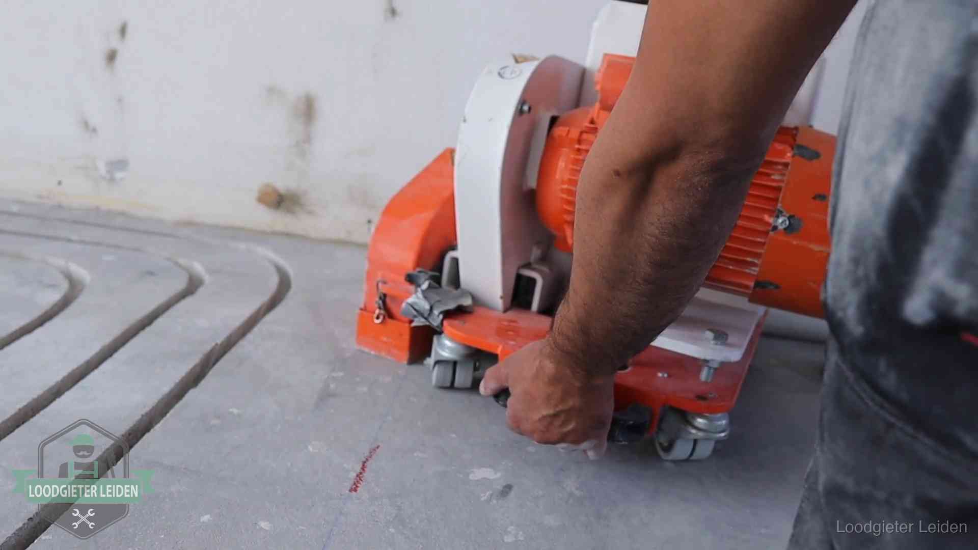 Sleuvenpatroon voor vloerverwarming in de dekvloer van een woning in Leiden